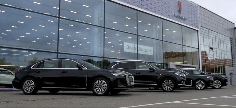 В продаже появились кроссоверы Hongqi HS5…