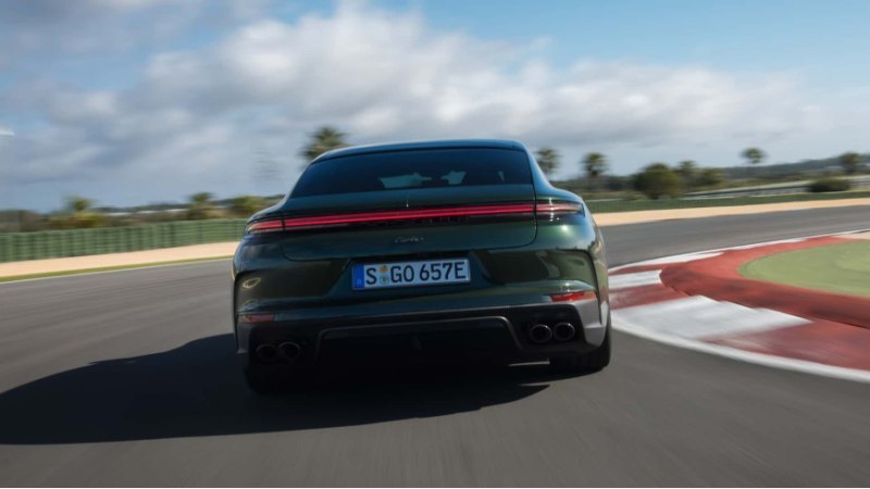 Porsche Panamera Turbo E-Hybrid — чрезвычайно…