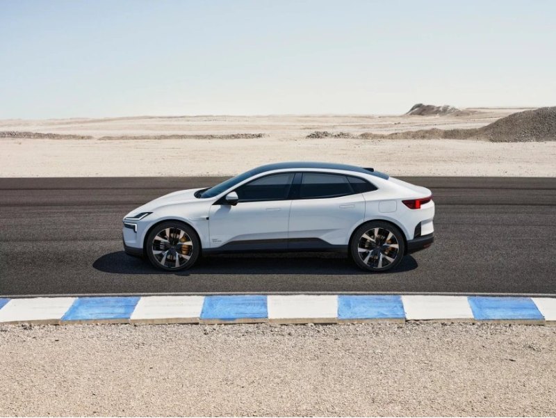 Модель Polestar 4 произвела фурор на Нью-Йоркском…