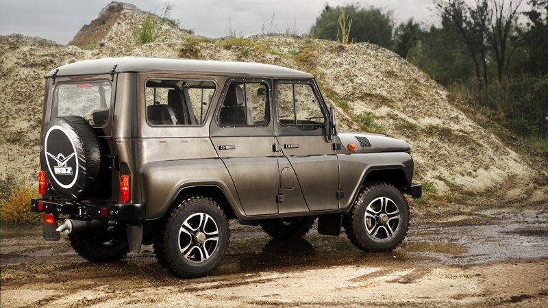Зато с точки зрения бездорожья равных автомобилю…