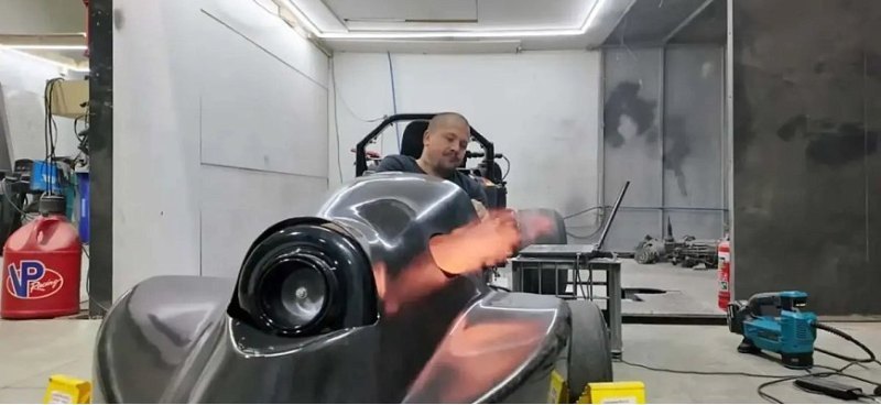 Этот картинг получил двигатель с двойным…