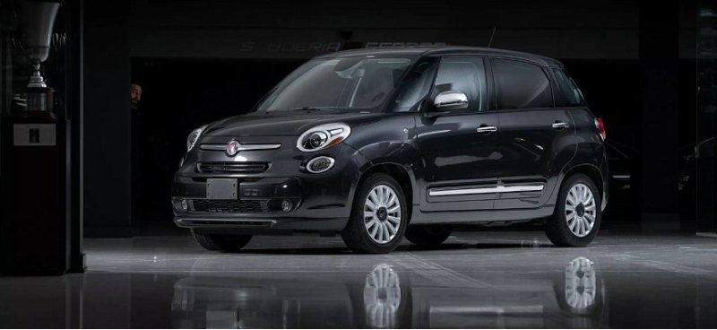 Fiat 500L, на котором ездил Папа Римский, продают…
