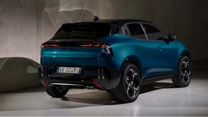 Кроссовер Alfa Romeo Milano демонстрируя свежий…