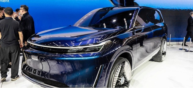 Geely представила фрагманский кроссовер Galaxy…