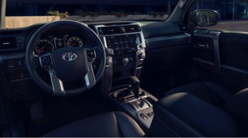 В комплектацию Limited Toyota 4Runner входит…