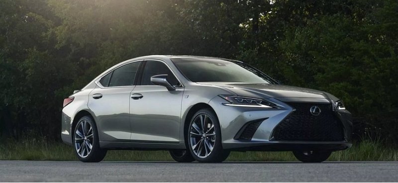 Lexus ES намекает на будущее электромобилей с…