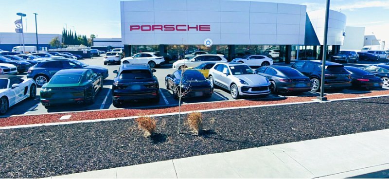 Вломившись в автосалон Porsche, воры угнали 911…