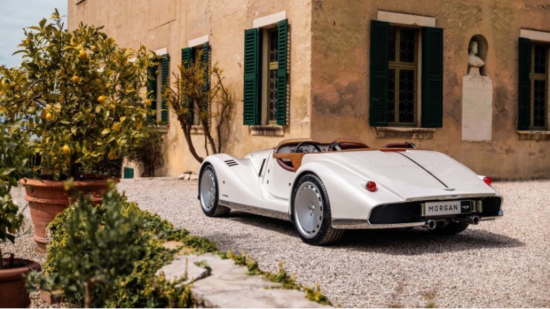 Morgan Plus Six существует с 2019 года, имея…