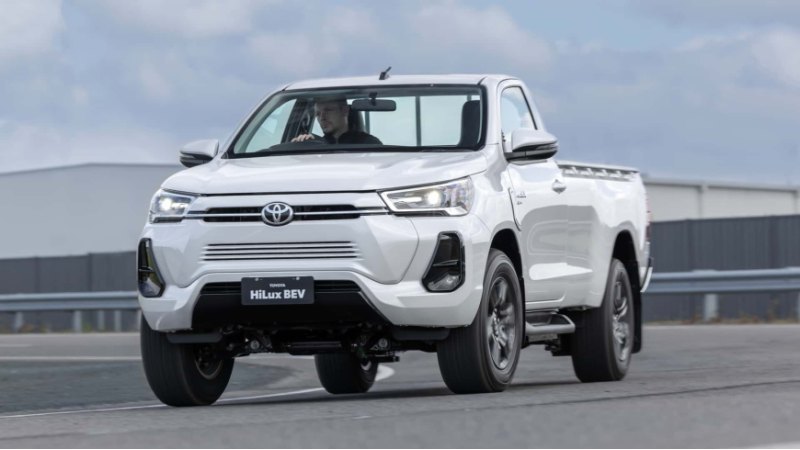 Toyota Hilux, один из самых популярных пикапов в…