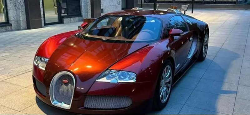В Москве на продажу выставлен гиперкар Bugatti…