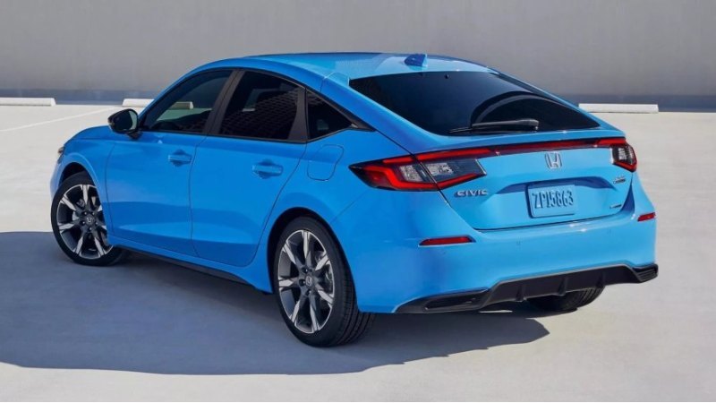 Honda Civic 2025 года поступит в дилерские центры…