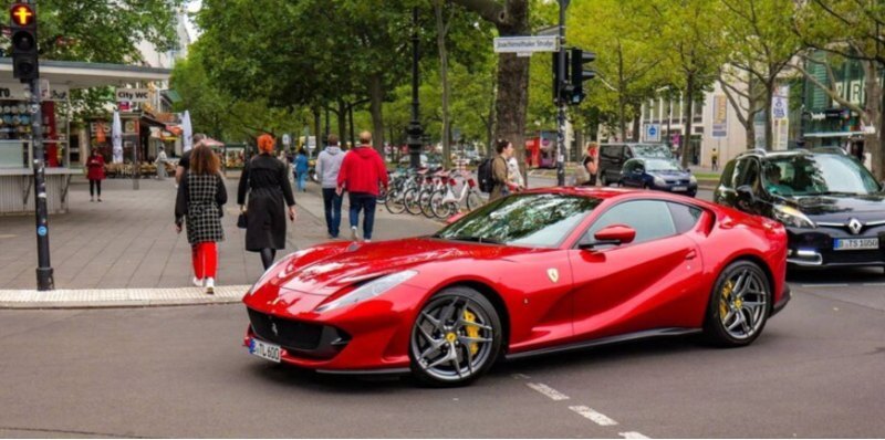 Помимо этого, стоит подчеркнуть, модель Ferrari…