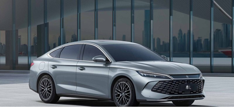Этот новый гибридный BYD может преодолеть до 2…