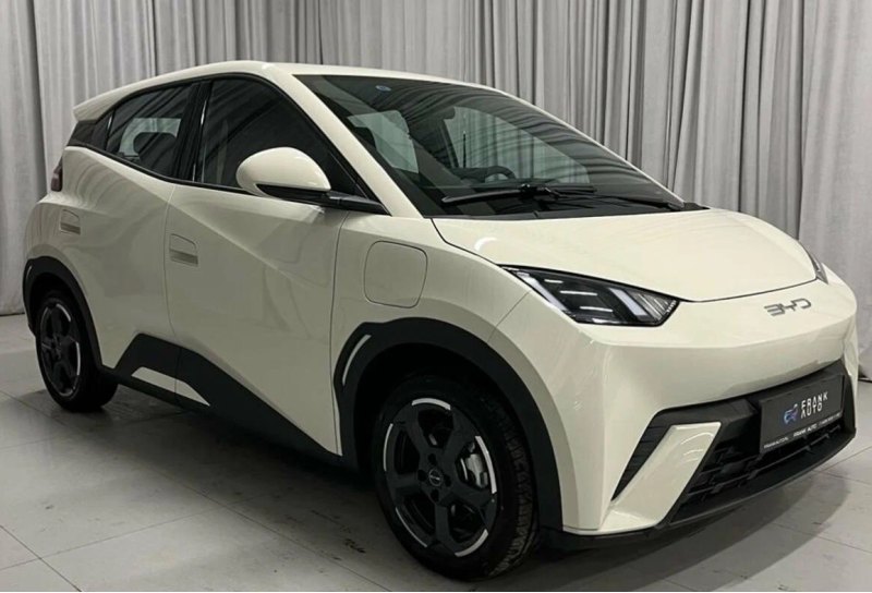 Небольшой хэтчбек от компании BYD в комплектации…