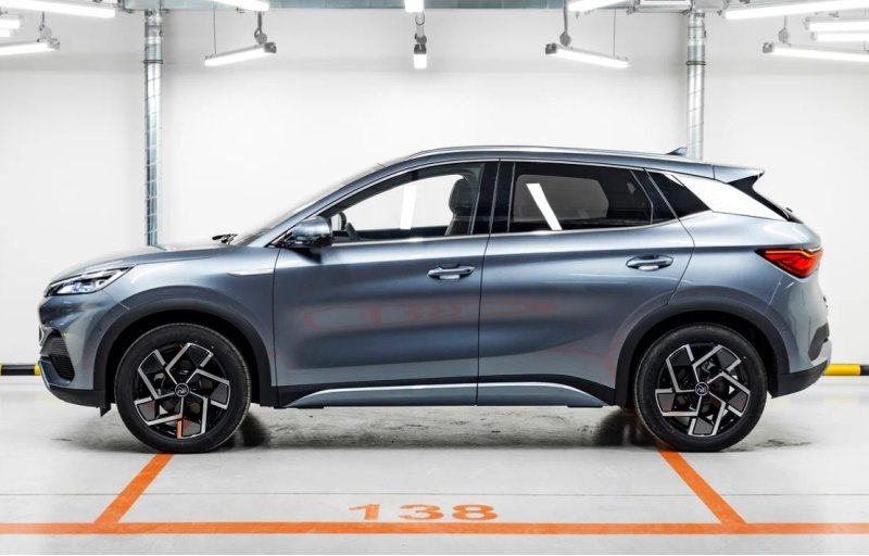 Следом находится кроссовер от компании BYD. В…