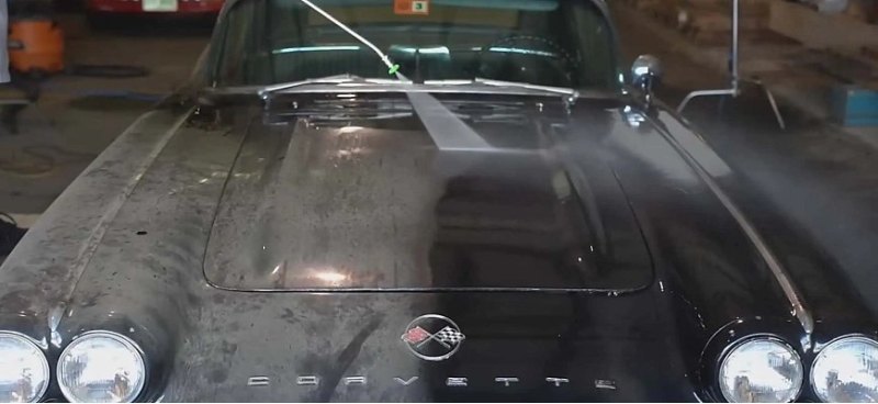 Этот Corvette 1962 года выглядит как новый после…