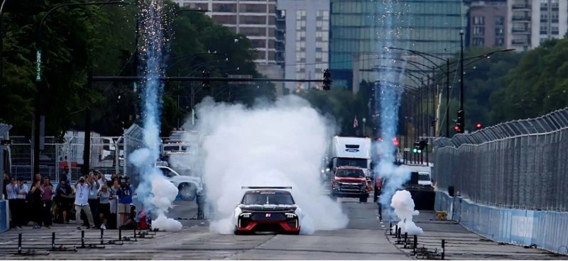 Новый электрический прототип NASCAR показал себя…