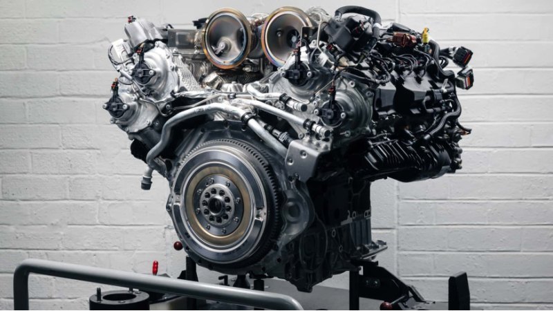 Модели Bentley с 12-цилиндровыми двигателями…