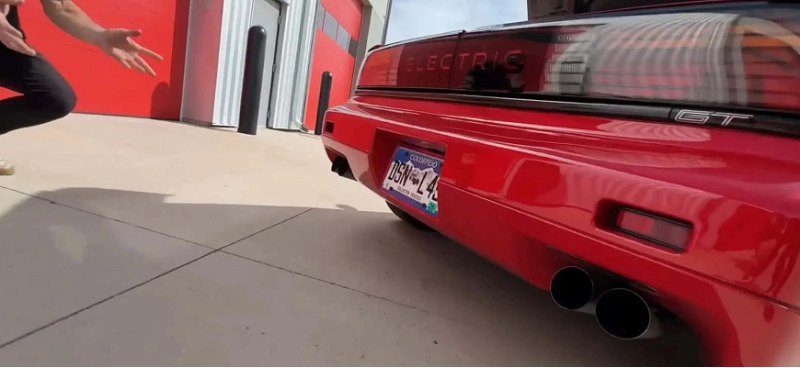 Этот Pontiac Fiero скрывает силовую установку…