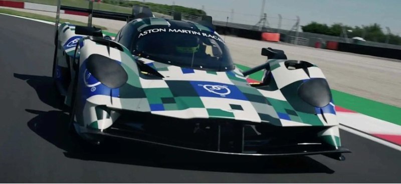 Автомобиль Aston Martin Valkyrie Le Mans звучит…