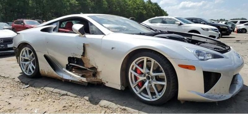 Разбитый Lexus LFA выставлен на продажу за 65 млн…