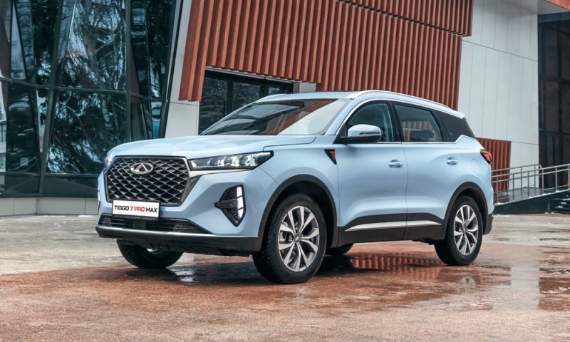 На девятой строчке небольшой семейный кроссовер…