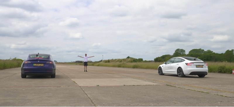 Старая и новая модели Tesla Model 3 сразились в…