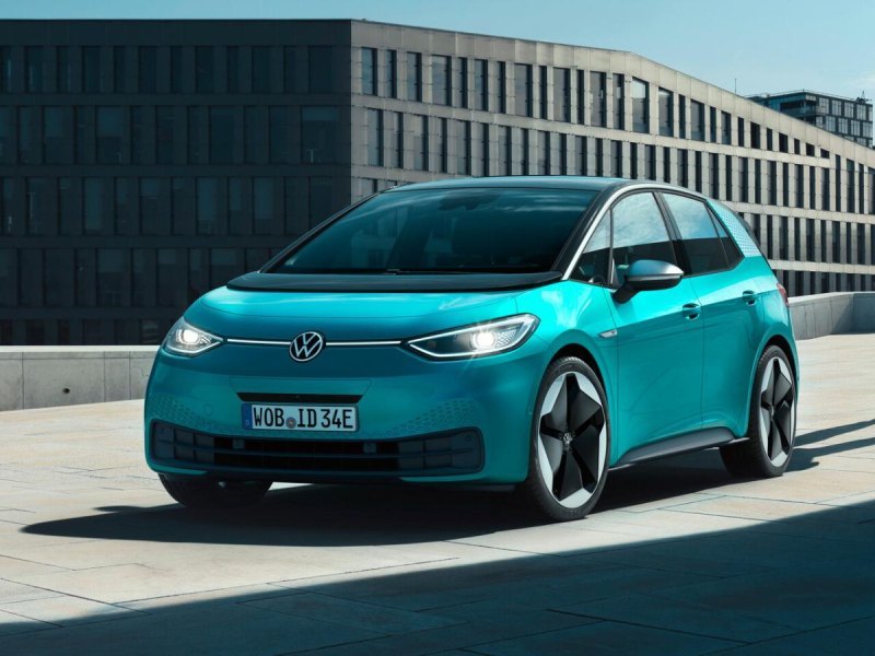 Замыкает ТОП-10 немецкий электрокар. Volkswagen…