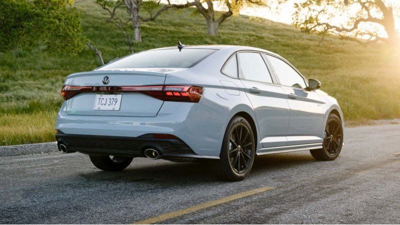 Немецкий седан Volkswagen Jetta GLI версии 2025…