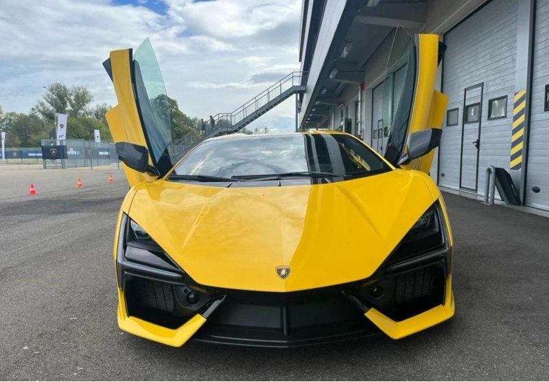 Вторым стал суперкар от компании Lamborghini.…