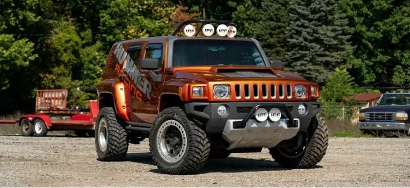 Это очень сильно модернизированная версия Hummer…