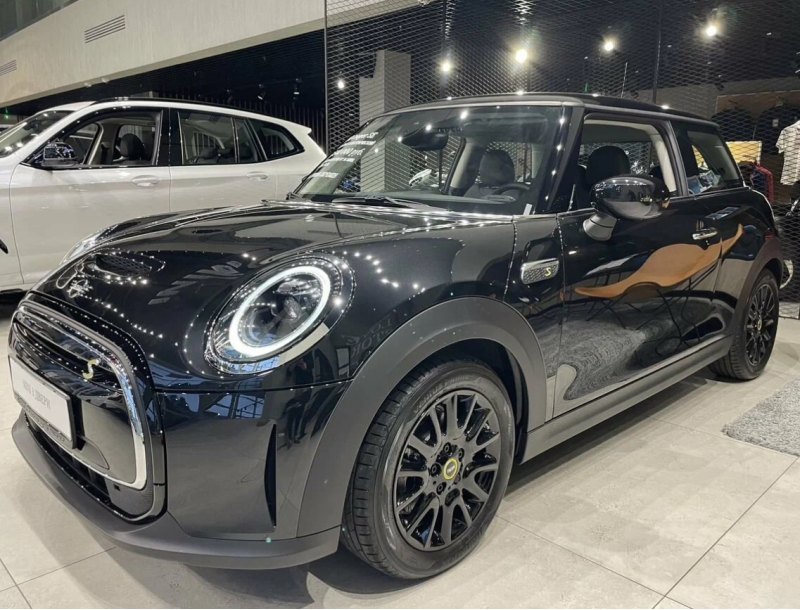 Вторая строчка достается автомобилю бренда Mini.…