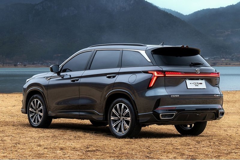 Дореформенный Changan CS75 Plus сейчас стоит…