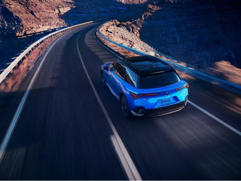 Больше всего проиграл Acura TLX, который в…