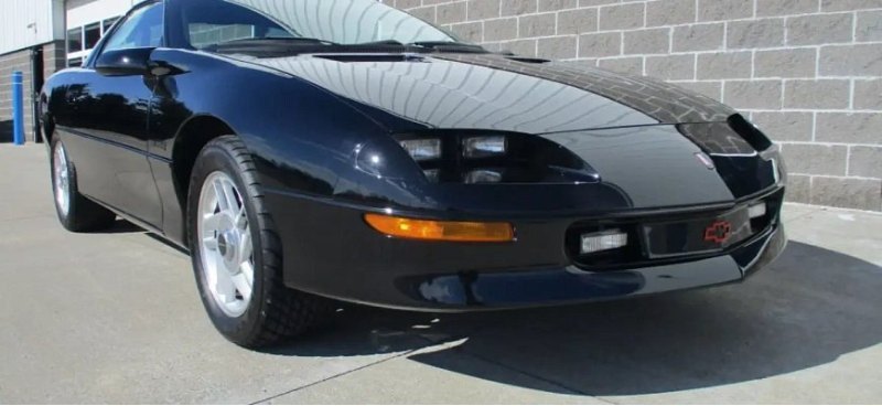 На аукционе продается абсолютно новый Camaro Z28…