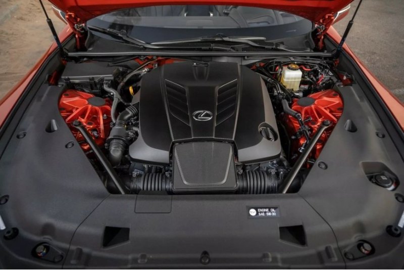 5,0-литровый атмосферный двигатель V8 от Lexus…