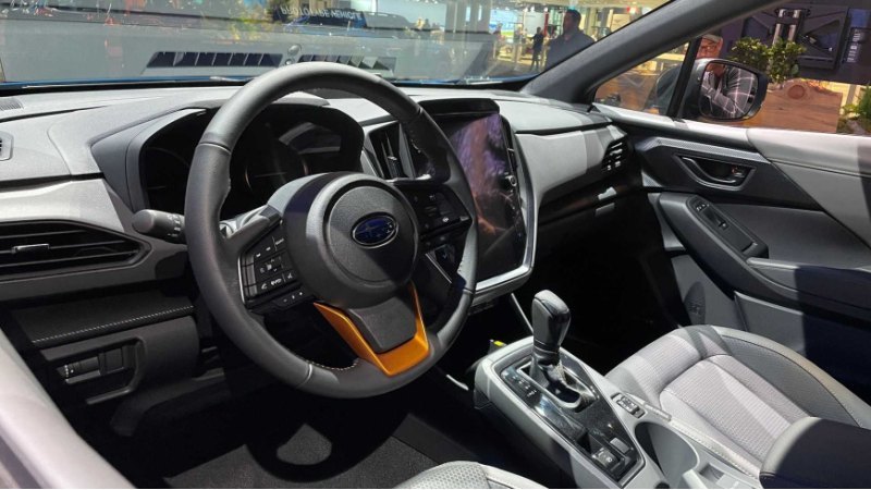 Завершает линейку новинка 2024 года Crosstrek…