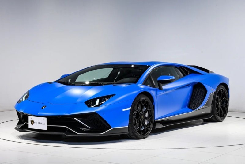 Самым дорогим автомобилем Lamborghini в РФ сейчас…