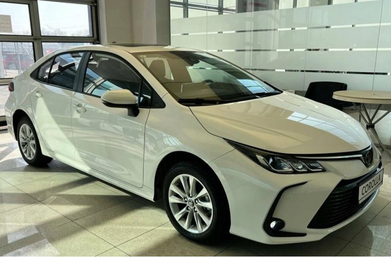 Второе место достается седану Toyota Corolla. В…