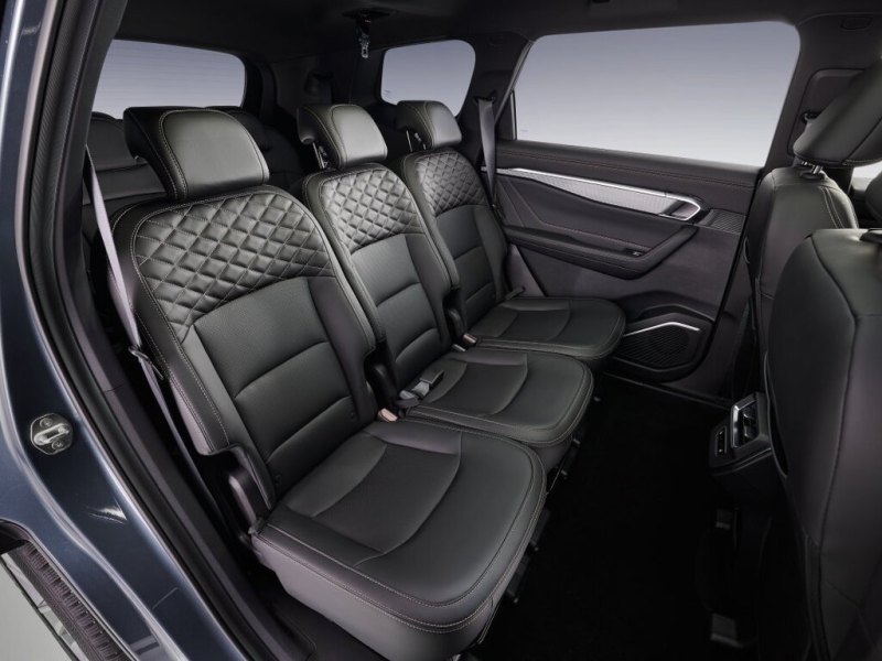 Под капотом Geely Okavango скрывается 200-сильный…