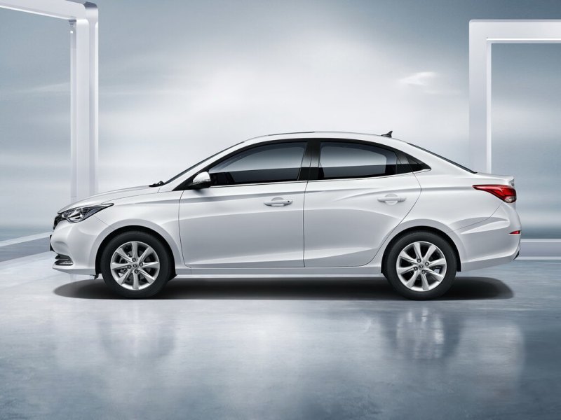 Замыкает тройку седан Changan Alsvin в начальной…