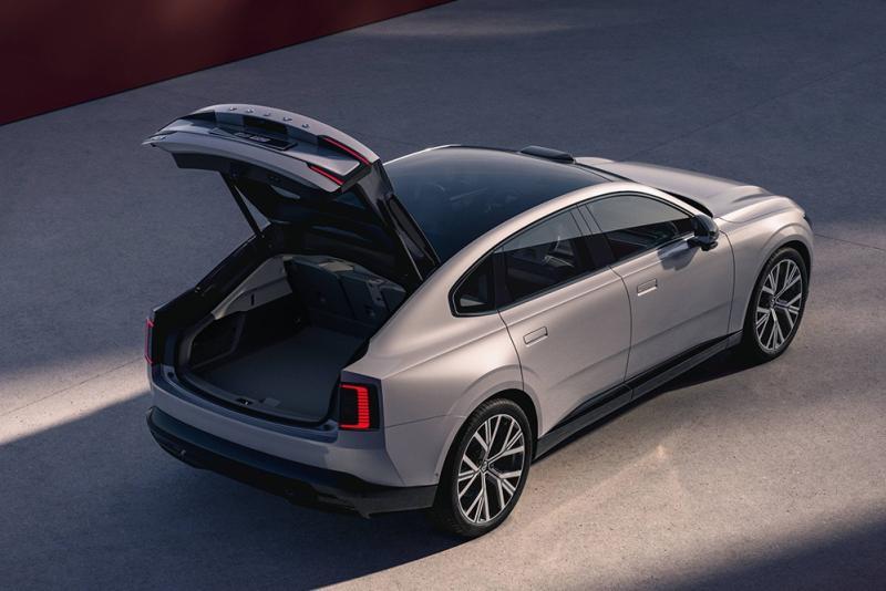 Новый Volvo ES90 можно забронировать у…