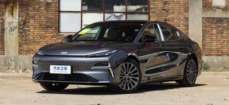 Предзаказ на Geely Galaxy 8 с новым салоном…