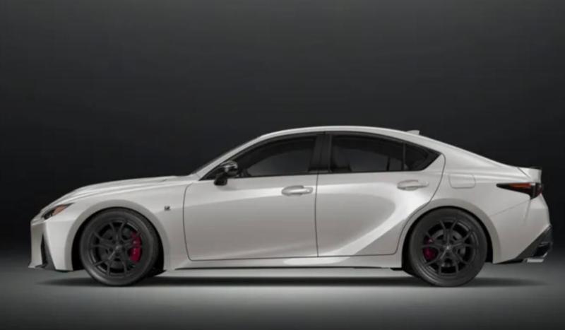 «Заряженный» седан Lexus IS500 вышел в…