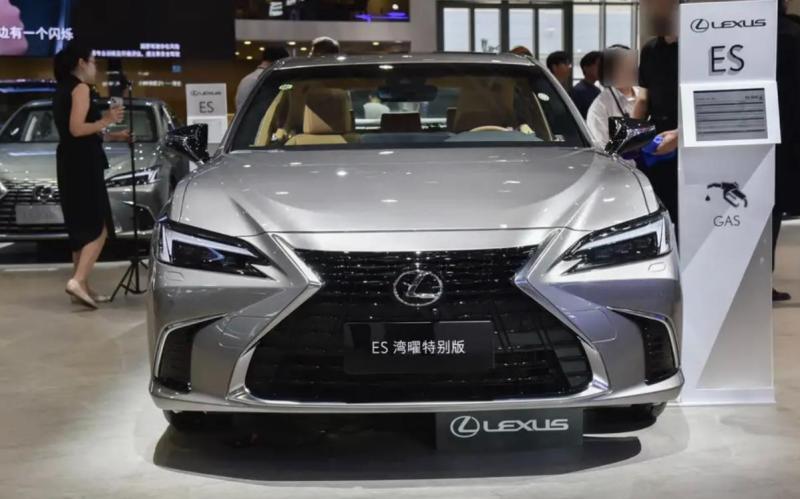 Дебютировала специальная версия Lexus ES 200 Bay…