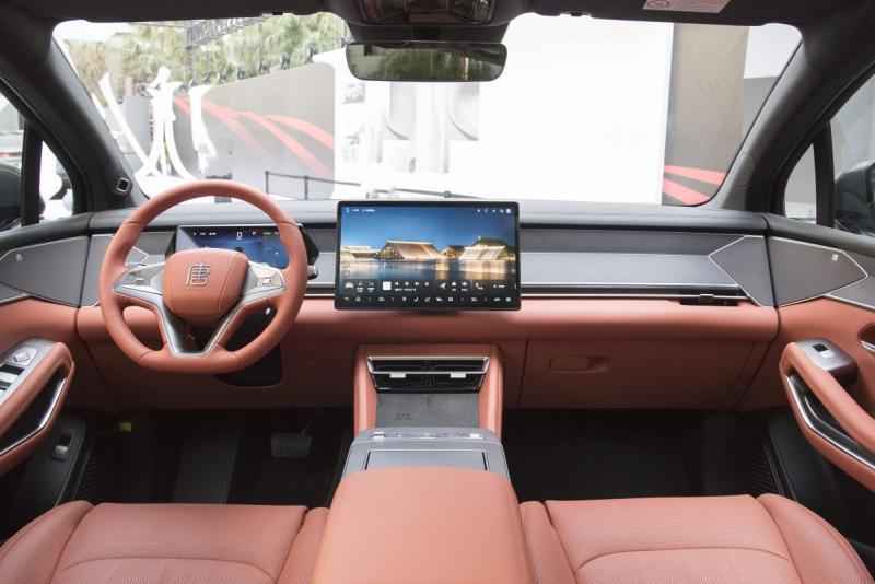 BYD Tang L получает трехрядный салон на семь…