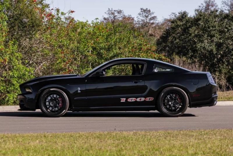 В этот Mustang было внесено множество других…