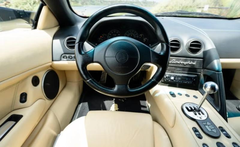 Именно такой мотор установлен в Lamborghini…