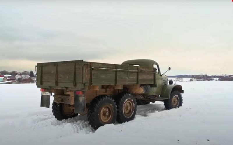 Зато на бездорожье ЗиЛ-157 только радует высокой…