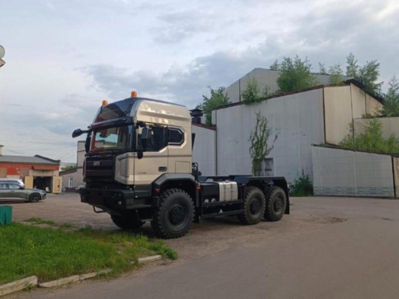 Новый российский тягач БАЗ сняли на фото в Москве…